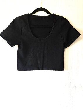 OQQ Cropped Short Sleeved Sports Shirt  NWOT
